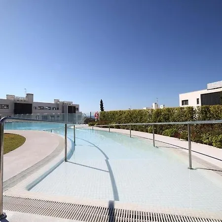 Luxury, Ocean View, Pool, Gym & Club Apartment *